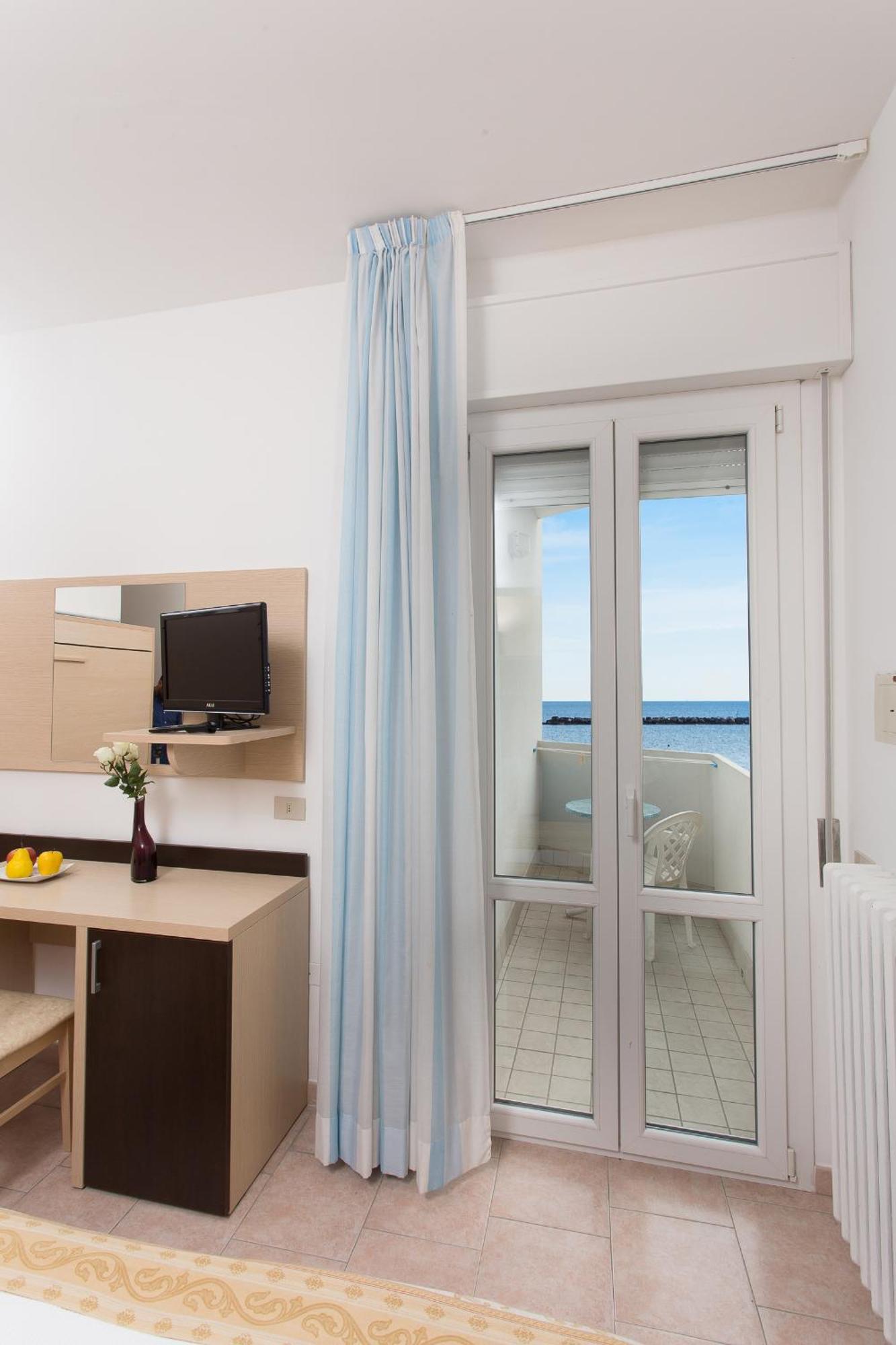 Hotel Asiago Beach Лидо-ди-Савио Номер фото